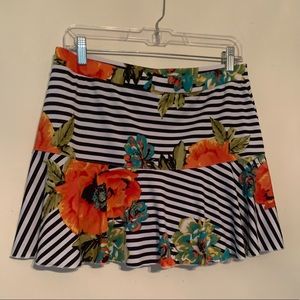 LuvLuv Bold Stripes/Floral Print Tennis Skort Sz M